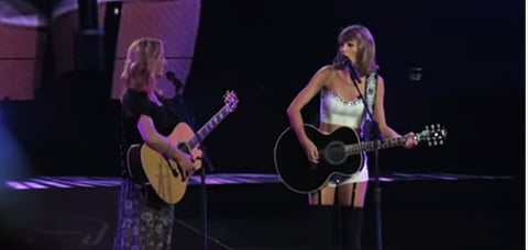Lisa Kudrow, Taylor Swift and “Smelly Cat” - What more could fans of F.R.I.E.N.D.S ask for?