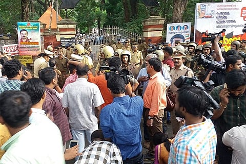 Violence again: Lawyers close media centre in Thiruvananthapuram court, hurl insults and pelt stones