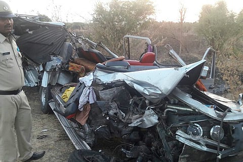 7 degree students among eight killed after cruiser rams into private vehicle in Chitradurga