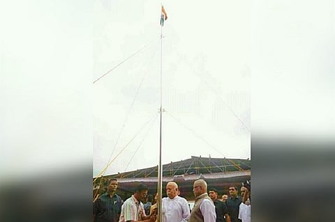  Mohan Bhagwat hoists national flag at Kerala school, flouts govt order