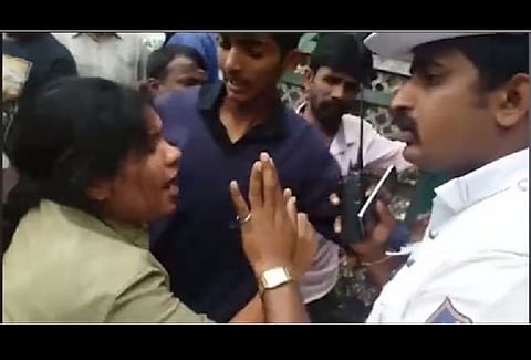 Bengaluru bus conductor quarrels with passengers, bites them