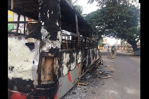 SC criticizes Tamil Nadu, Karnataka over Cauvery violence