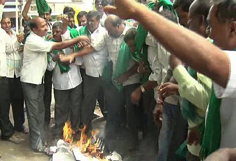 Protesters stop Tamil film screening in Mysuru over Cauvery dispute