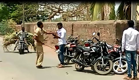 Video: Karnataka cop thrashes man for parking bike on the roadside