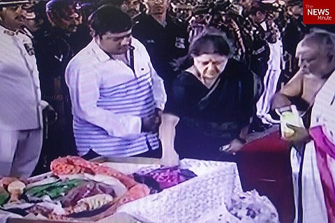Jayalalithaa's nephew backs Sasikala, says property will go into the right hands including hers 