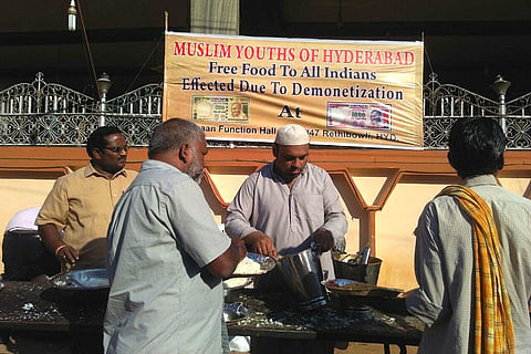 Season demonetisation: Volunteer group in Hyd sets up free food stall for the cashless