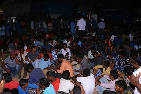 Police clear up Alanganallur arena, 220 protesters detained at 6am after night-long protests