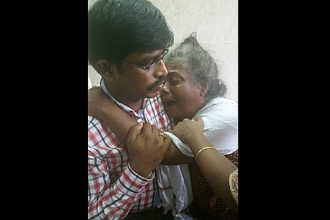 പൊതുജനശ്രദ്ധയ്ക്ക് വേണ്ടി സന്ദർശനത്തിനെത്തുന്നവർക്ക് നേരെ ജില്ലാ കളക്ടറുടെ വിമർശനം; ജിഷയുടെ കുടുംബത്തെ സഹായിക്കാൻ ആഹ്വാനം