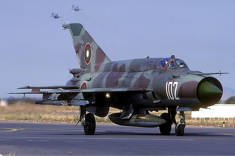 IAF MiG-21 plane makes emergency landing at Srinagar airport 