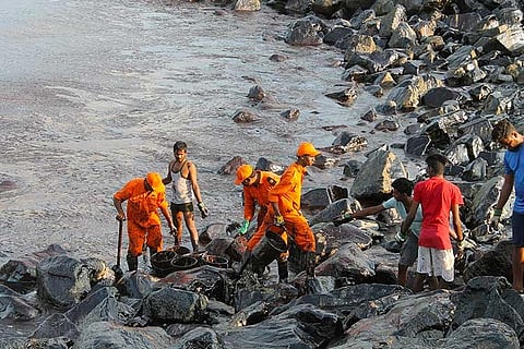 How much oil has really spilled into Chennai coast, 1 tonne or 20?
