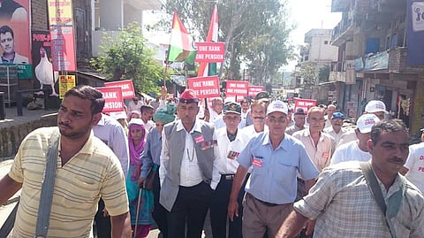 Protesting ex-servicemen being misguided, behaviour unlike that of a soldier: Manohar Parrikar 