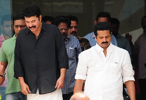 Images: Celebrities and politicians meet director Rajesh Pillai's family following his death