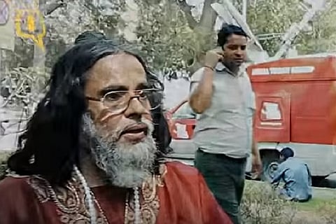 Watch: Hindu Mahasabha’s Swami Omjee threatens to kill activist for opposing Sri Sri event