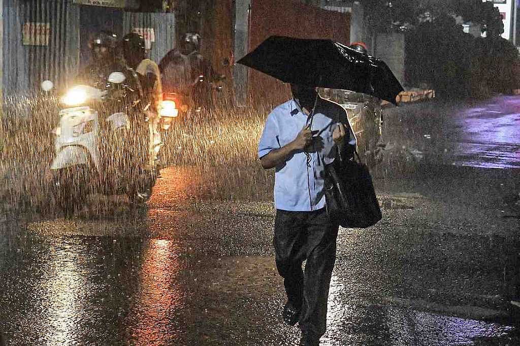 Red Alerts Issued as Heavy Rains Wreak Havoc Across Kerala