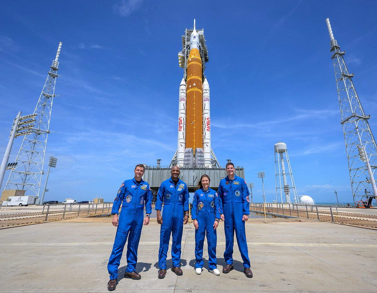 NASA begins the countdown for humanity's first launch to the moon in 53 ...