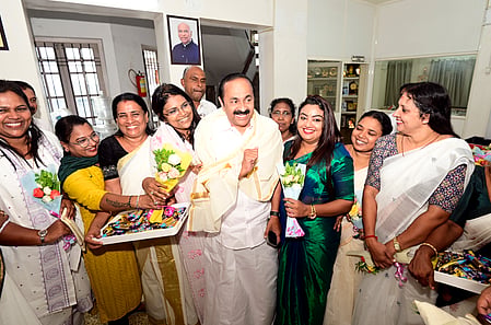 Congress camps in a huddle, IUML sounds alarm as Kerala CM delay deepens