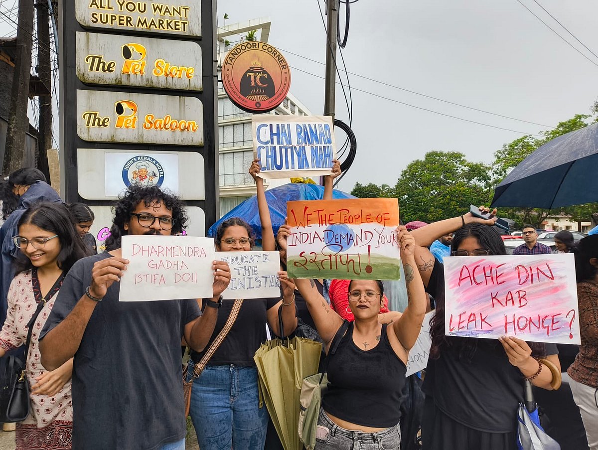 Slogans, rap and a minute's silence: Manipal students march in support of Delhi protesters