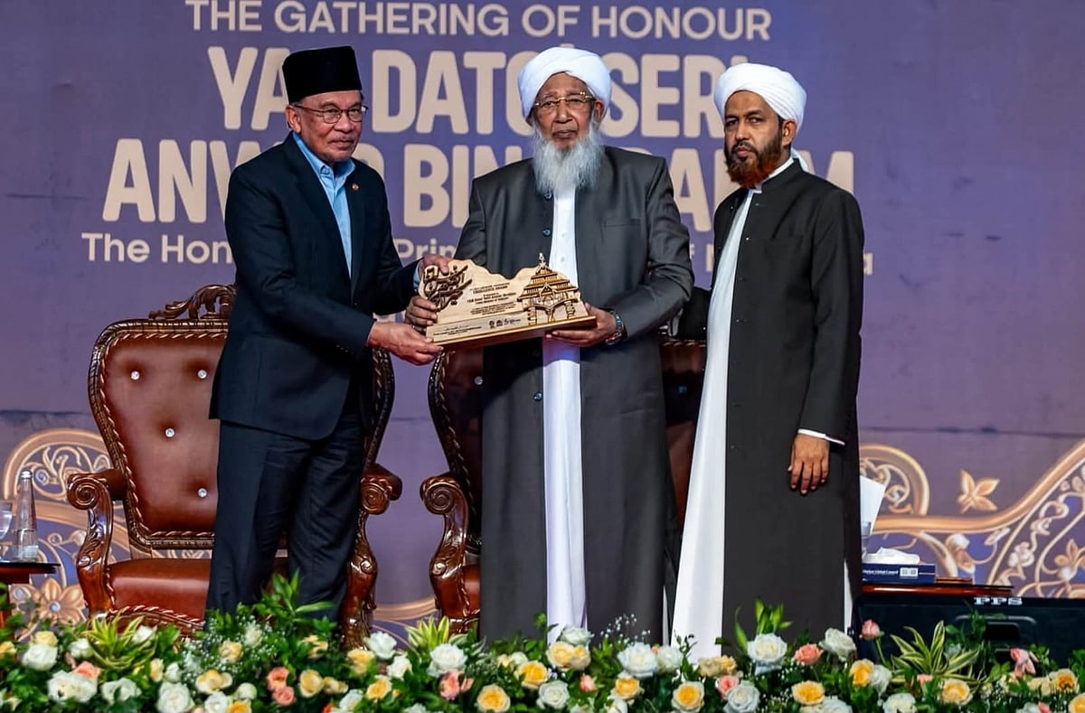 Malaysian PM meets controversial cleric Kanthapuram, says he does not share all his views