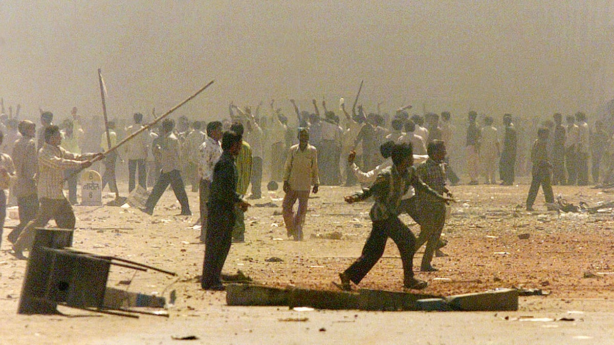 Thirty-three people were burnt alive at Sardarpura village in Mehsana district during the 2002 Gujarat riots. A file photo of the riots. (Photo: Reuters)