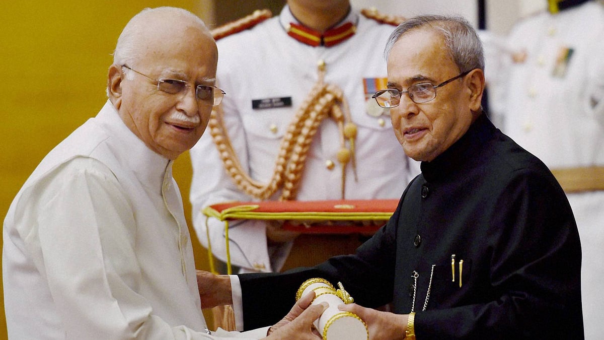 File image of former President Pranab Mukherjee presenting Padma Vibhushan to Lal Krishna Advani during the function of Padma Awards 2015 at Rashtrapati Bhavan.