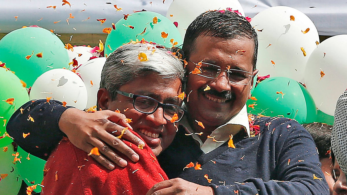 Ashutosh (L) with Arvind Kejriwal celebrating AAP’s victory in Delhi. 