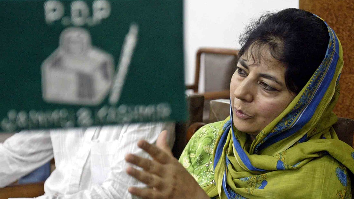 Mehbooba Mufti, Chief of the People’s Democratic Party (PDP) addresses a news conference in front of a party flag. (Photo: Reuters)
