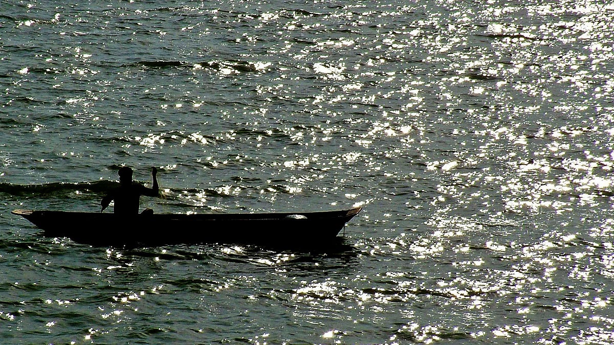 An Indian fisherman rows his boat. (Photo: Reuters)