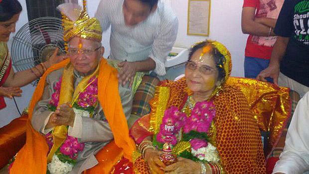 88-year old ND Tiwari ties the knot with son Rohit Shekhar’s mother Ujjwala after a DNA test proved paternity in May 2014. (Photo: PTI)