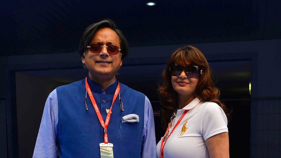 <!--StartFragment-->File Photo: Shashi Tharoor with Sunanda Pushkar (Photo: Reuters)<!--EndFragment-->
