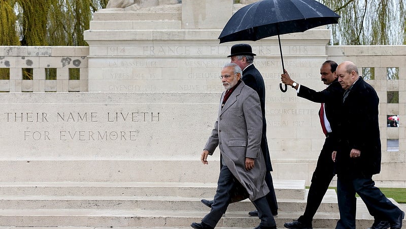 Prime Minister Narendra Modi (L) and French Defence Minister Jean-Yves Le Drian (R) arrive at the Indian World War memorial in Neuve Chapelle near Lille in April, 2015. (Photo: Reuters)