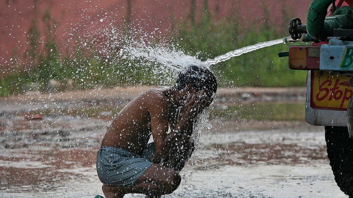 In New Delhi the temperature was 43°C with a harsh, hot and dry wind blowing through the day. (Photo: Reuters)