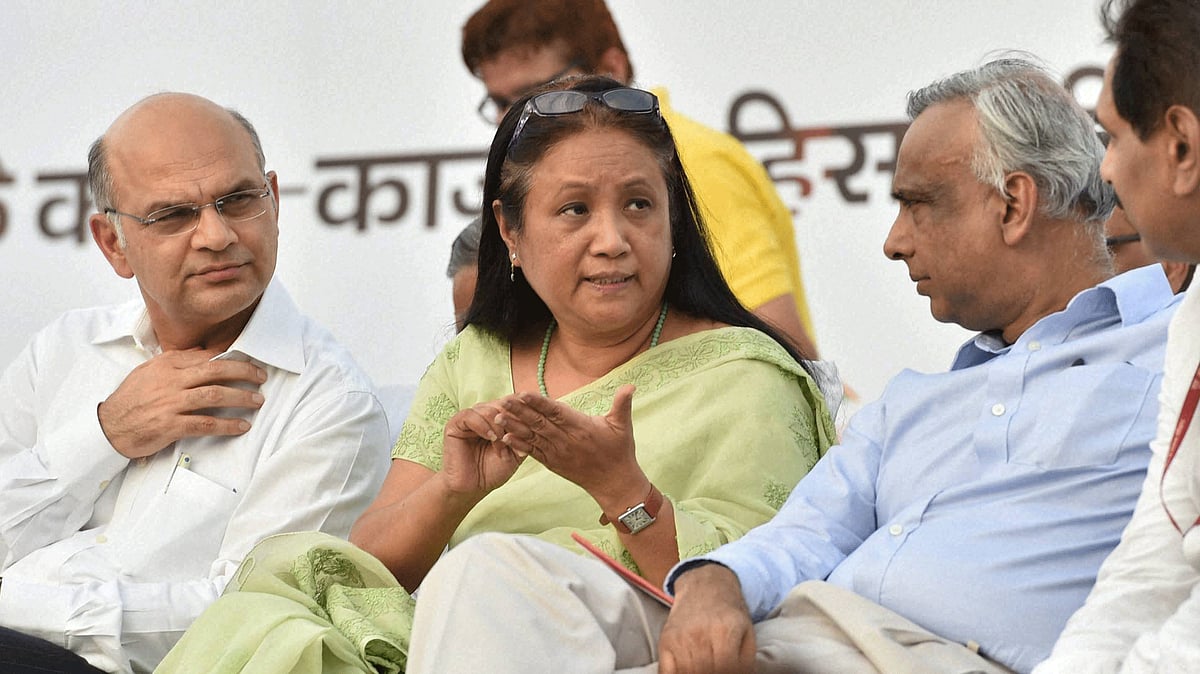 Delhi Chief Secretary, KK Sharma (L) Shakuntala Gamlin (C) Principle secretary (Power) during the Delhi Government’s Open Cabinet meet in New Delhi. (Photo: PTI)