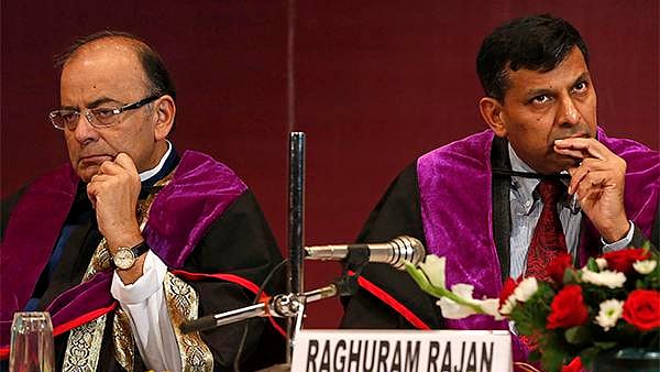 Finance Minister Arun Jaitley (L) and RBI Governor Raghuram Rajan. (Photo: Reuters)