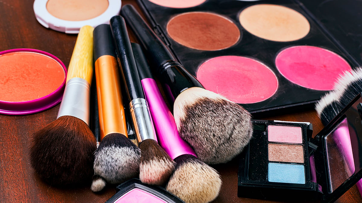 You need a perfect monsoon-proof arsenal of beauty tools to brave this tricky season! (Photo: iStockphotos)