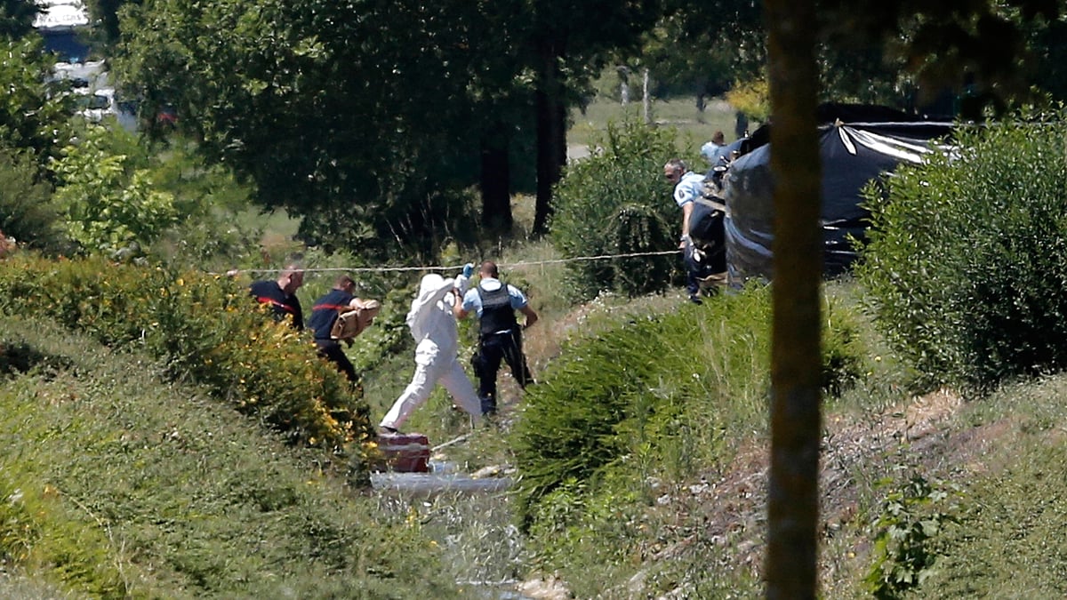 Photo of experts working at the crime scene in France. (Photo: AP)
