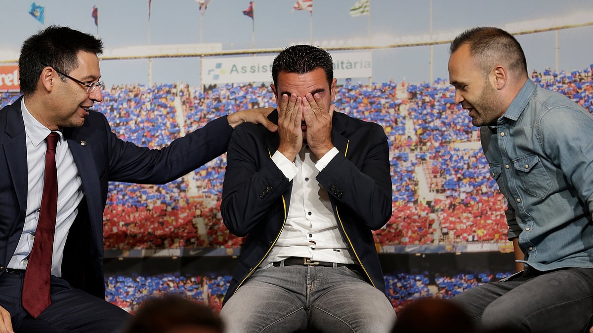 Xavi breaks down after delivering his farewell speech at the ceremony in Nou Camp. (Photo: AP)