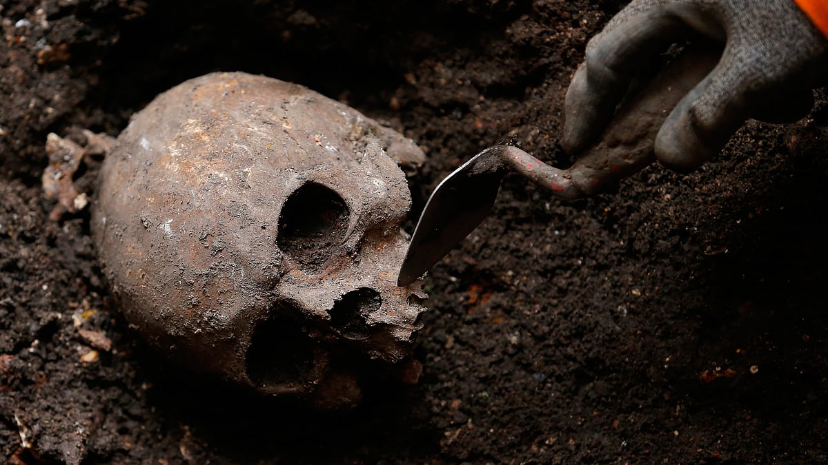 Archaeologists from Pune’s Deccan College Deemed University have discovered two skeletons, suspected to be the first ‘couple’s grave.’