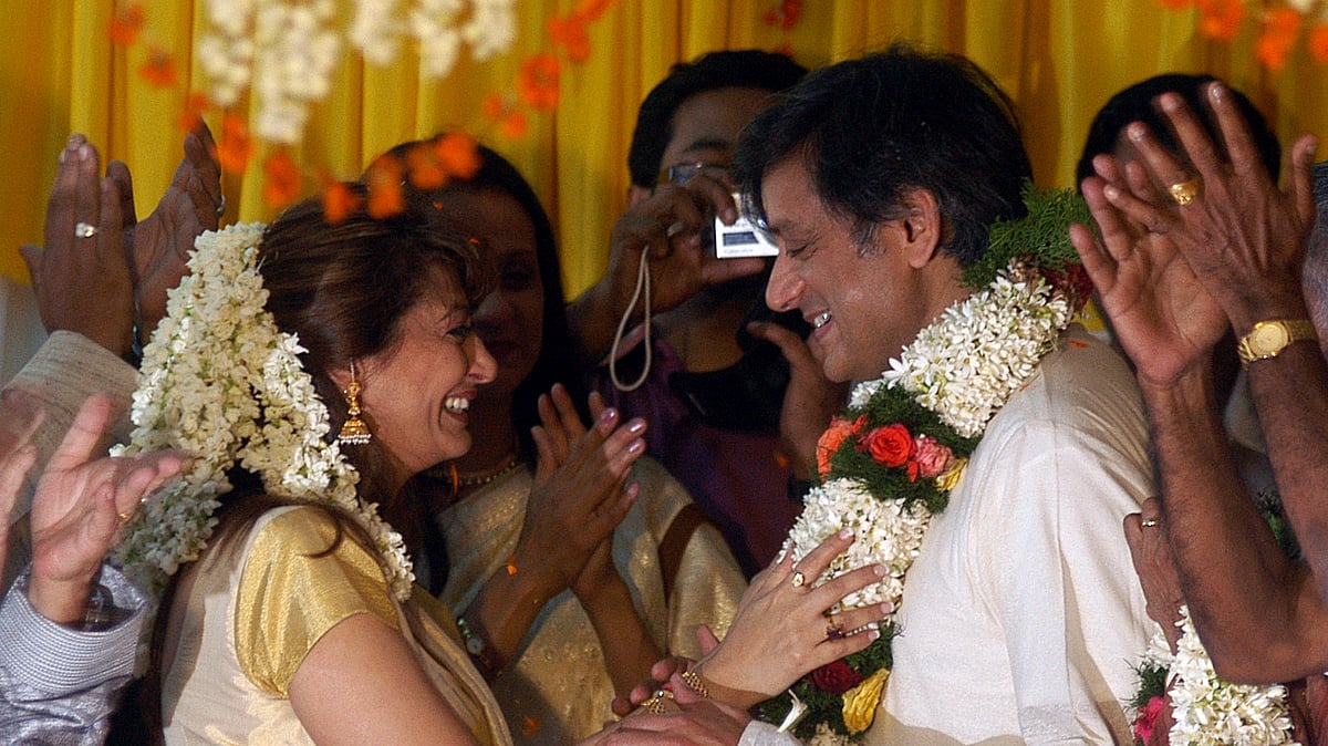 Late Sunanda Puskhar (L) and her husband Shashi Tharoor at their wedding ceremony at Tharoor’s house in Palakkad, in the southern Indian state of Kerala. (Photo: Reuters) 
