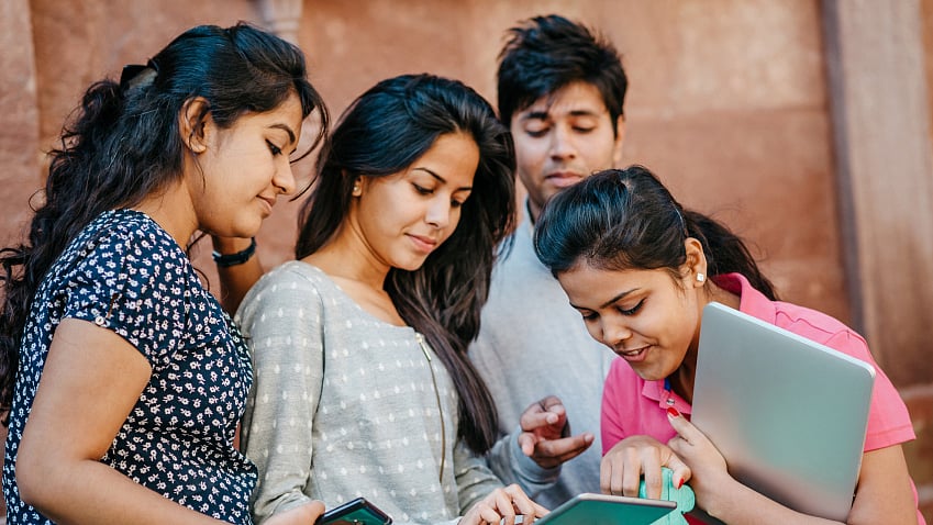 Delhi girl Tina Dabi has topped the 2015 civil services examination, while railway officer Athar Aamir Ul Shafi Khan from Jammu and Kashmir secured the second rank. Representational picture. (Photo: Reuters)
