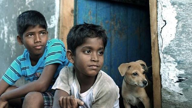 Vignesh (L) and Ramesh (R) in a still from <i>Kaaka Muttai</i>