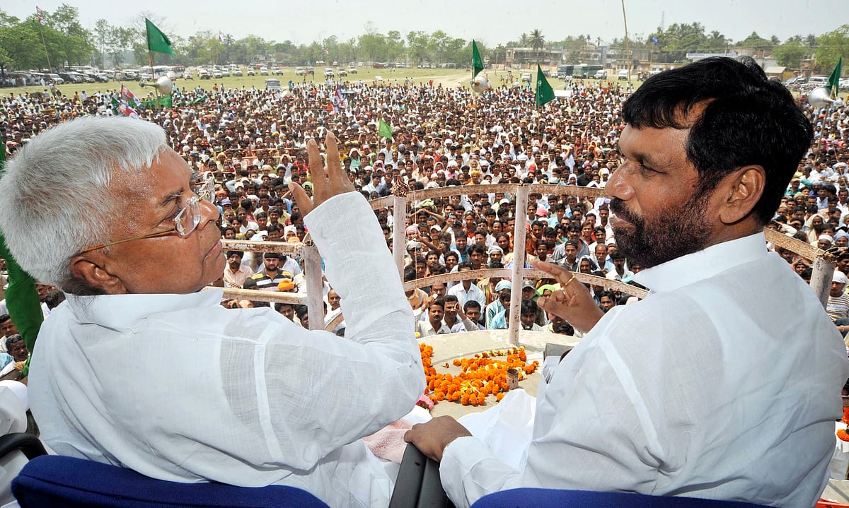 RJD chief Lalu Prasad Yadav and LJP chief Ram Vilas Paswan during an election campaign in 2009. (Photo: Reuters)