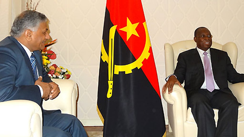Minister of State for External Affairs General (Retd) V K Singh at a meeting with Angolan Vice President Manuel Vicente. (Photo: <a href="http://www.mea.gov.in/newsdetail.htm?2541/">MEA website</a>)