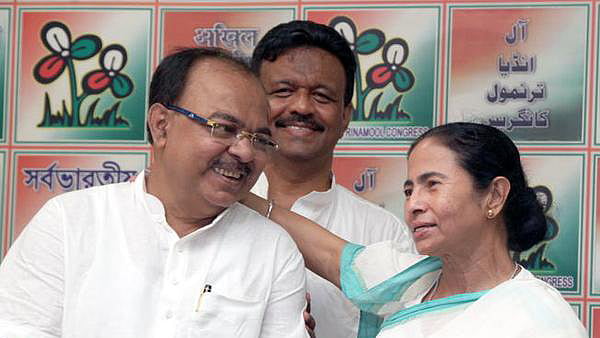Mayor Sovan Chatterjee with West Bengal CM Mamata Banerjee. (Photo: Twitter/@SovanKolkata)