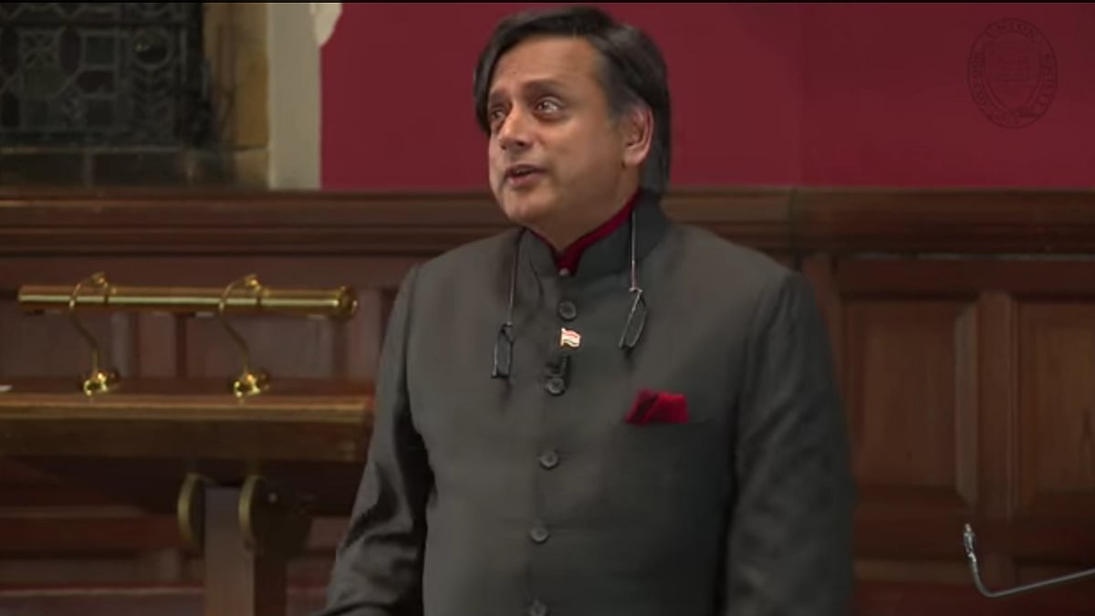 Shashi Tharoor during his Oxford University speech. (Photo: YouTube/<a href="https://www.youtube.com/watch?v=f7CW7S0zxv4">OxfordUnion</a>)