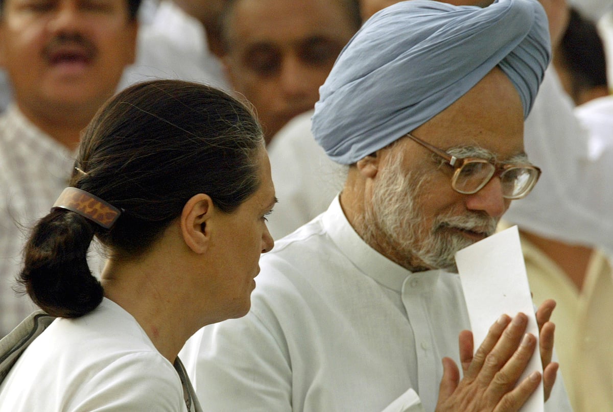 Former Prime Minister Dr Manmohan Singh with Congress Party President Sonia Gandhi (Photo: Reuters)