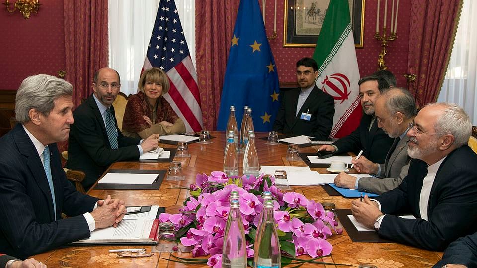 US Secretary of State John Kerry (L) holds a negotiation meeting with Iran’s Foreign Minister Mohammad Javad Zarif (R) over Iran’s nuclear program (Photo: Reuters)