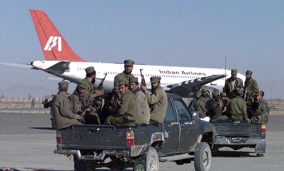 Armed soldiers from the Taliban Islamic militia race towards the hijacked Indian Airlines plane at Kandahar airport (Photo: Reuters)