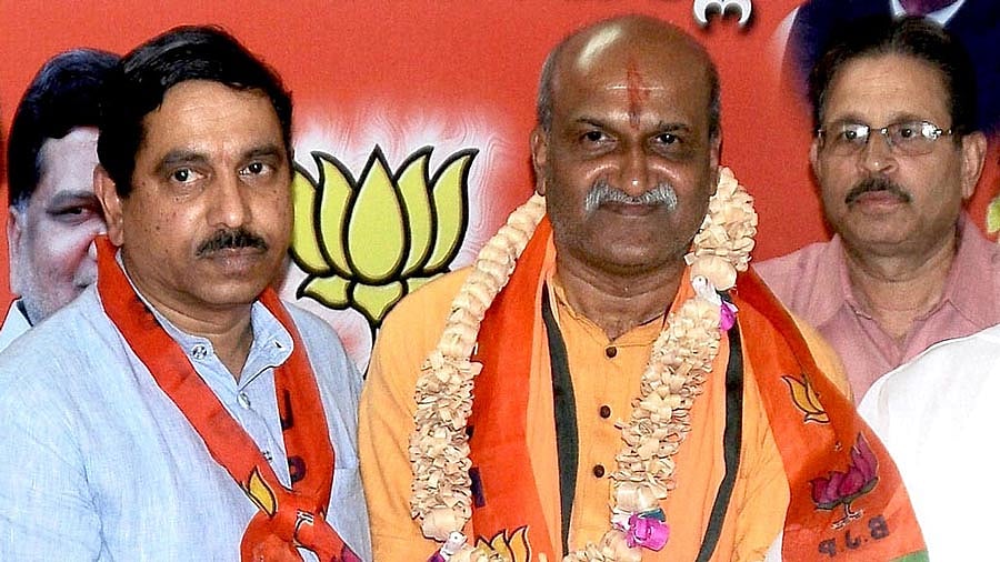 Ram Sene Chief Pramod Muthalik (C). (Photo: PTI)