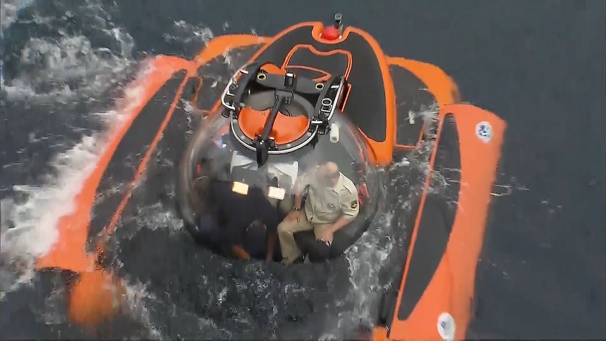 Putin inside the mini-submarine in Black Sea, Crimea. (Photo: AP Screengrab)