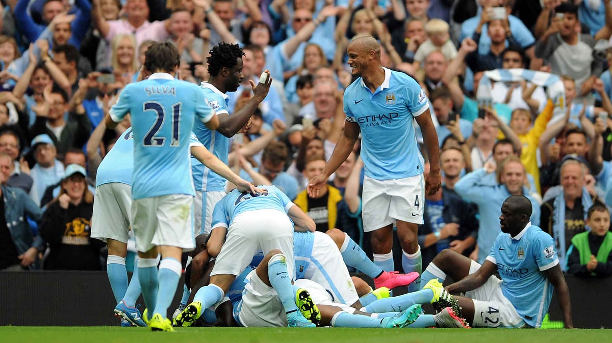 Manchester City players celebrate after Fernandinho scored their third goal&nbsp;against Chelsea. (Photo: AP)